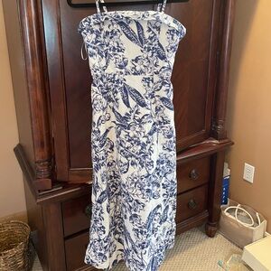 Abercrombie and Fitch women's blue and white flowered dress size m